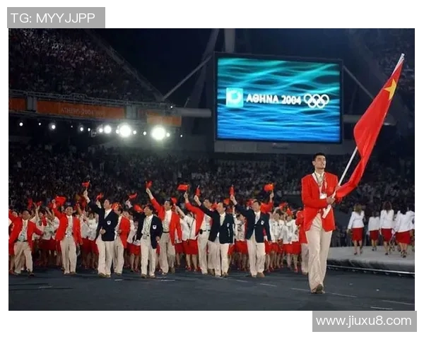 姚明在2008年北京奥运会开幕式上高举国旗展现中国力量与团结精神 姚明在2008年北京奥运会开幕式上高举国旗展现中国力量与团结精神