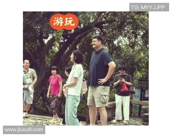 姚明父母聚餐温馨时刻回顾家庭情感与亲情的深厚纽带