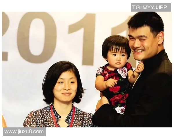 姚明携手家人共度温馨圣诞节分享快乐与祝福的幸福时刻 姚明携手家人共度温馨圣诞节分享快乐与祝福的幸福时刻