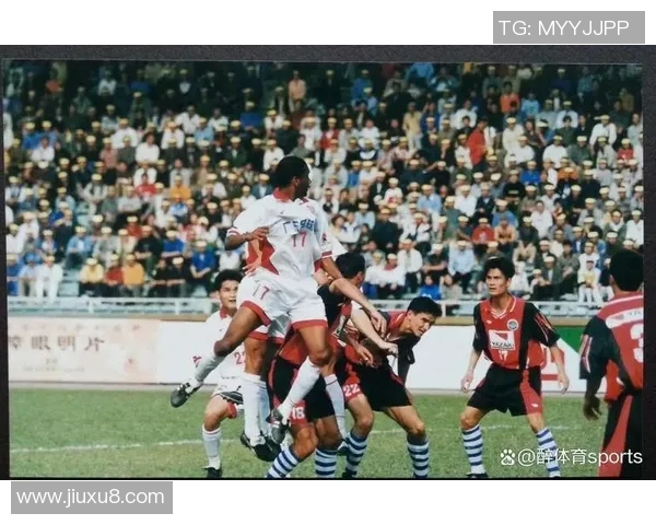 脖子上纹有蝴蝶的足球明星背后的故事与人生启示 脖子上纹有蝴蝶的足球明星背后的故事与人生启示